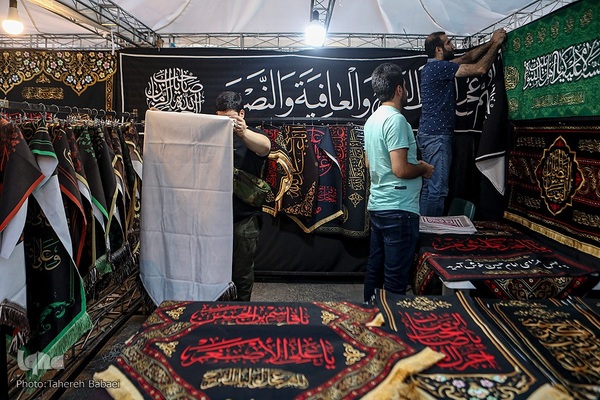 نمایشگاه «عطر سیب» در میدان آئینی امام حسین(ع)