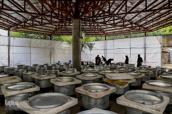 پخت ۷۲ دیگ غذای نذری به‌مناسبت ایام محرم در تبریز‎
