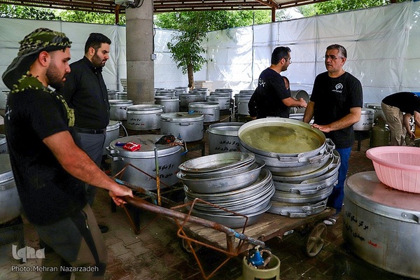 پخت ۷۲ دیگ غذای نذری به‌مناسبت ایام محرم در تبریز‎