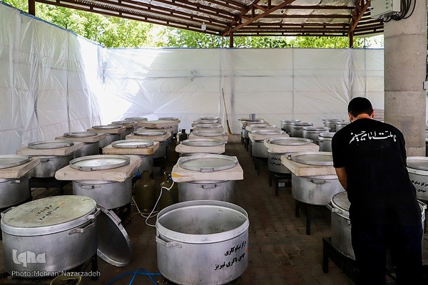 پخت ۷۲ دیگ غذای نذری به‌مناسبت ایام محرم در تبریز‎