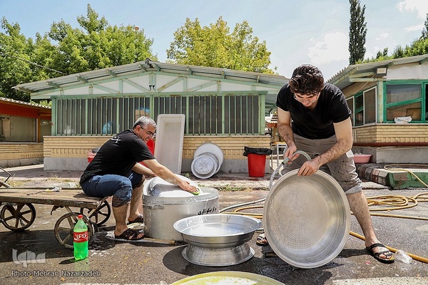 پخت ۷۲ دیگ غذای نذری به‌مناسبت ایام محرم در تبریز‎