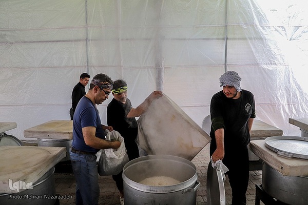 پخت ۷۲ دیگ غذای نذری به‌مناسبت ایام محرم در تبریز‎