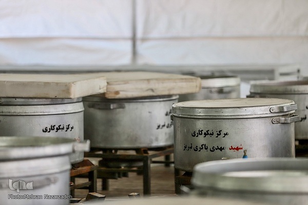 پخت ۷۲ دیگ غذای نذری به‌مناسبت ایام محرم در تبریز‎