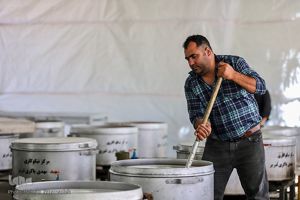 پخت ۷۲ دیگ غذای نذری به‌مناسبت ایام محرم در تبریز‎