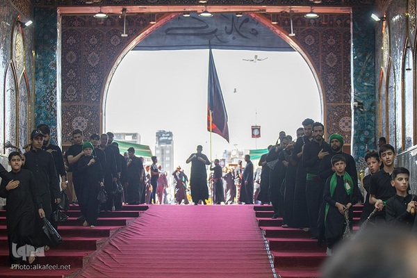 حرکت دسته‌های عزاداری به سمت حرم حضرت عباس(ع)