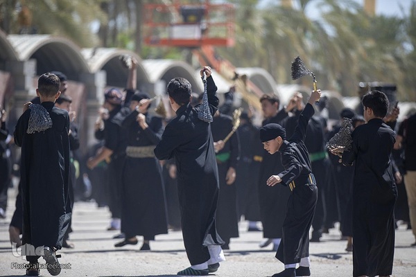 حرکت دسته‌های عزاداری به سمت حرم حضرت عباس(ع)