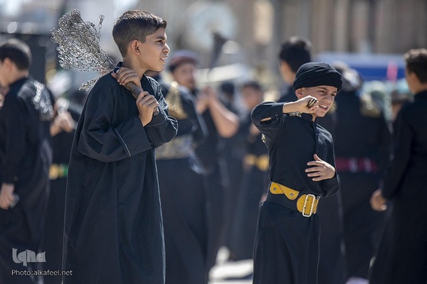 حرکت دسته‌های عزاداری به سمت حرم حضرت عباس(ع)