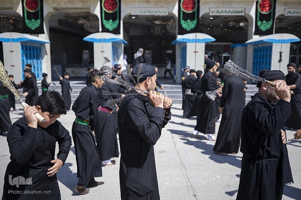 حرکت دسته‌های عزاداری به سمت حرم حضرت عباس(ع)