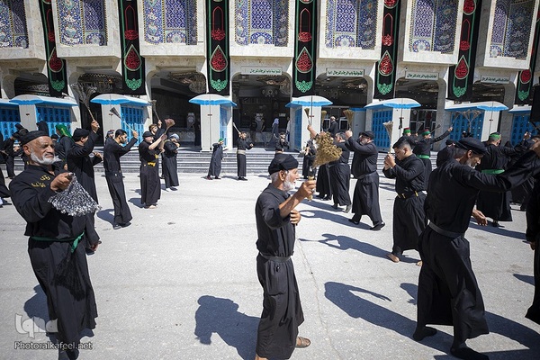 حرکت دسته‌های عزاداری به سمت حرم حضرت عباس(ع)