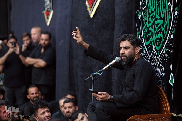 عزاداران حسینی در کنار قبور مطهر سرداران بی پلاک گلزار شهدا(س)