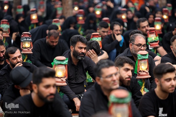 عزاداران حسینی در کنار قبور مطهر سرداران بی پلاک گلزار شهدا(س)