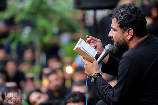 عزاداران حسینی در کنار قبور مطهر سرداران بی پلاک گلزار شهدا(س)