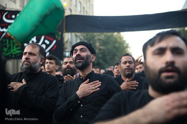 تجمع هیئات عزاداری و آیین نخل گردانی عصر تاسوعا
