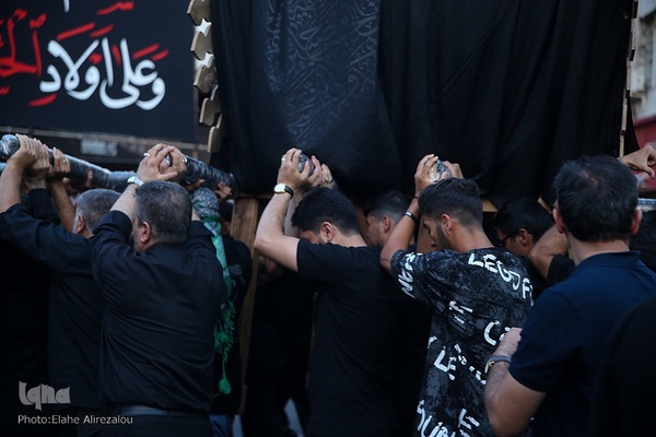 تجمع هیئات عزاداری و آیین نخل گردانی عصر تاسوعا