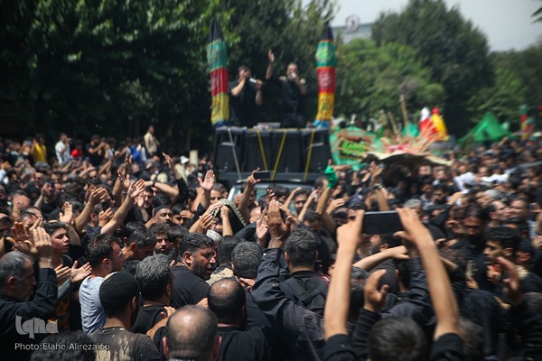 حرکت نمادین کاروان بنی اسد در خیابان های تهران