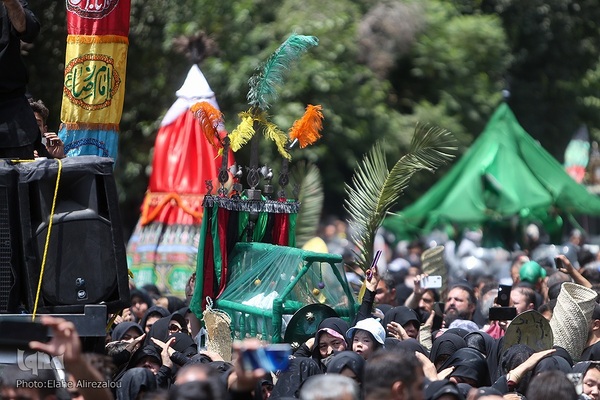 حرکت نمادین کاروان بنی اسد در خیابان های تهران