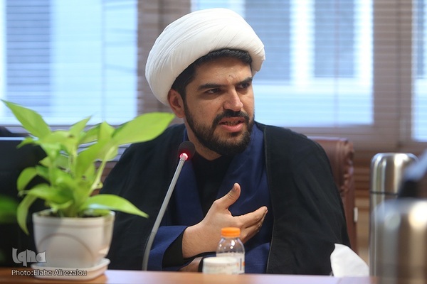 حجت‌الاسلام مسعود رائیجی در نشست‌های اندیشه‌ورزی قرآن و حکمرانی با محوریت عفاف و حجاب در سازمان دارالقرآن برگزار شد