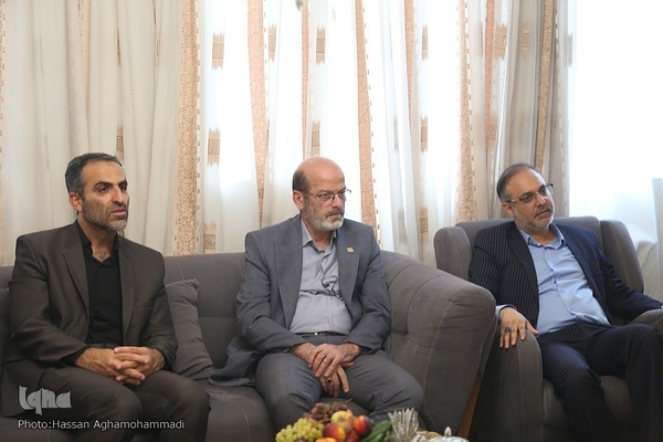 دیدار رییس جهاددانشگاهی با خانواده شهیدان مرتضی و قربان علی جابری