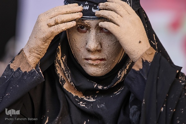 آیین اهتزاز پنج پرچم حرمین عتبات عالیات در برج میلاد تهران