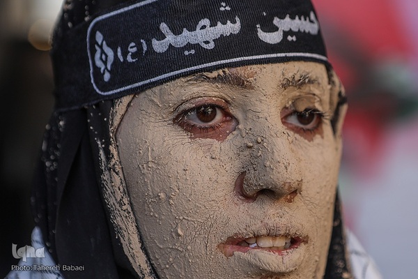 آیین اهتزاز پنج پرچم حرمین عتبات عالیات در برج میلاد تهران