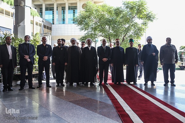 آیین اهتزاز پنج پرچم حرمین عتبات عالیات در برج میلاد تهران