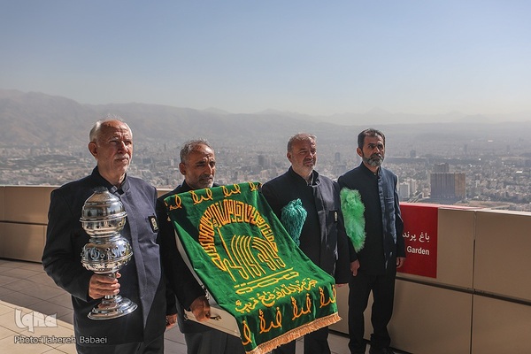 آیین اهتزاز پنج پرچم حرمین عتبات عالیات در برج میلاد تهران