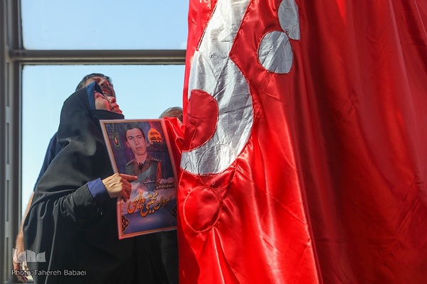 آیین اهتزاز پنج پرچم حرمین عتبات عالیات در برج میلاد تهران