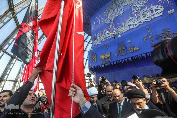 آیین اهتزاز پنج پرچم حرمین عتبات عالیات در برج میلاد تهران