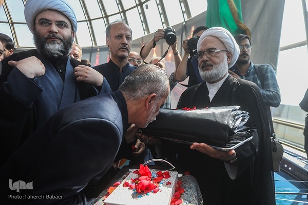 آیین اهتزاز پنج پرچم حرمین عتبات عالیات در برج میلاد تهران