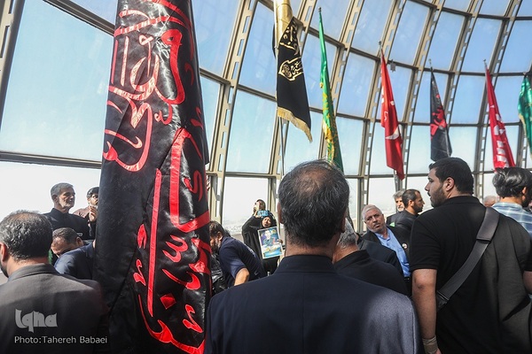 آیین اهتزاز پنج پرچم حرمین عتبات عالیات در برج میلاد تهران