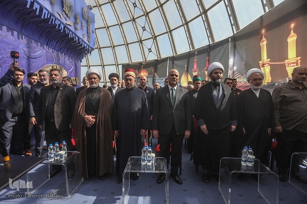 آیین اهتزاز پنج پرچم حرمین عتبات عالیات در برج میلاد تهران