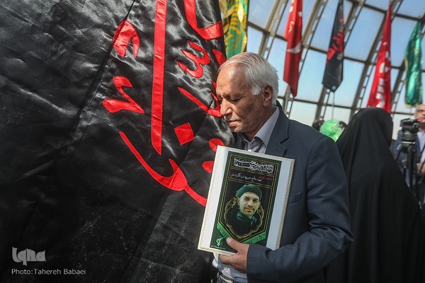 آیین اهتزاز پنج پرچم حرمین عتبات عالیات در برج میلاد تهران