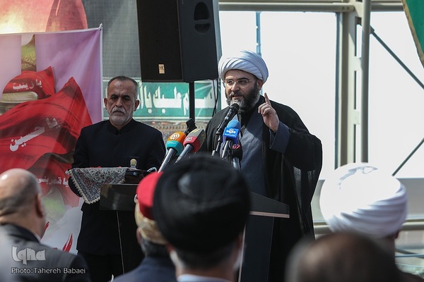 آیین اهتزاز پنج پرچم حرمین عتبات عالیات در برج میلاد تهران