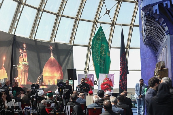 آیین اهتزاز پنج پرچم حرمین عتبات عالیات در برج میلاد تهران