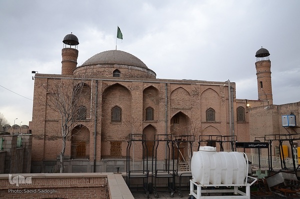 بنای مسجد شاه طهماسب به دستور شاه طهماسب یکم بنا شد و در آغاز متعلق به وی بود.
