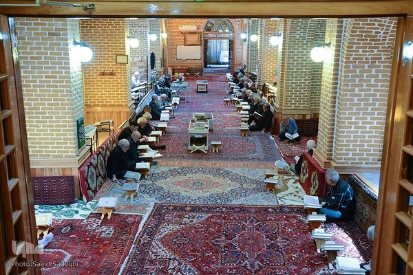 مسجد امام جمعه در تبریز، بازار قدیم، بازار صفی، بازار مسجد جامع واقع شده است.