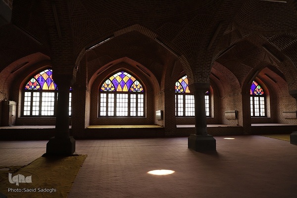 مسجد جامع تبریز که در کتاب‌های تاریخی از آن به‌عنوان «جامع کبیری» نیز نام برده شده، از ابتدای تأسیس مسجد جامع شهر تبریز بوده و بازار تبریز، گرداگرد آن شکل گرفته‌ است.
