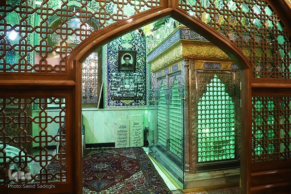 مسجد مقبره تبریز، مقبره اولین شهید محراب
