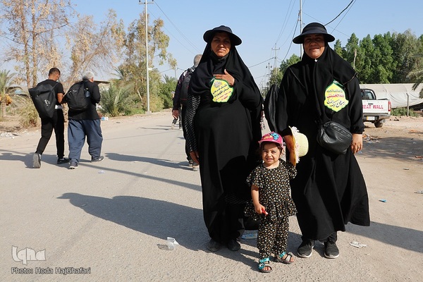 پیاده روی خانوادگی