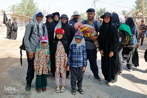 پیاده روی خانوادگی