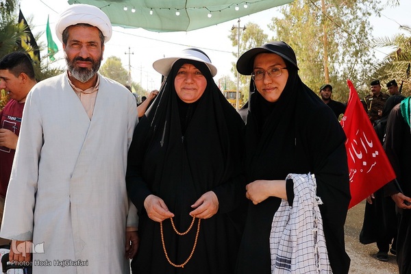 پیاده روی خانوادگی