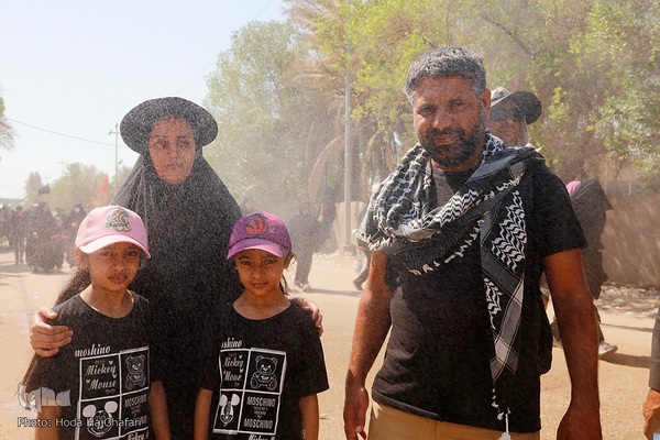 پیاده روی خانوادگی