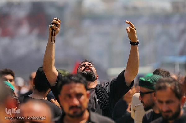 قرائت زیارت اربعین در بین الحرمین