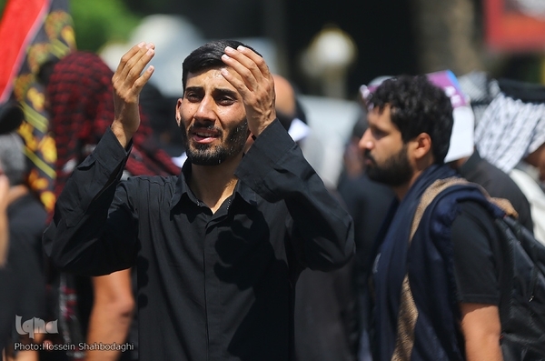 قرائت زیارت اربعین در بین الحرمین