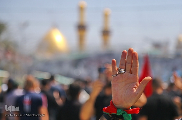 قرائت زیارت اربعین در بین الحرمین