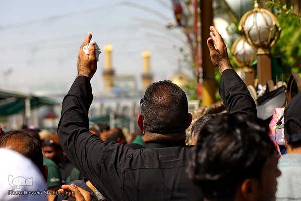 قرائت زیارت اربعین در بین الحرمین