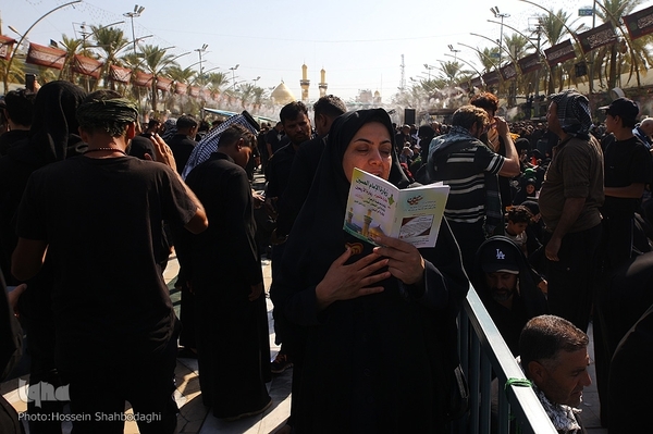 قرائت زیارت اربعین در بین الحرمین