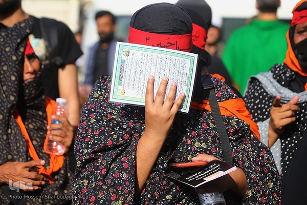 قرائت زیارت اربعین در بین الحرمین