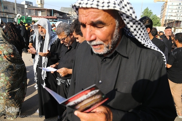 قرائت زیارت اربعین در بین الحرمین