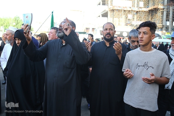 قرائت زیارت اربعین در بین الحرمین